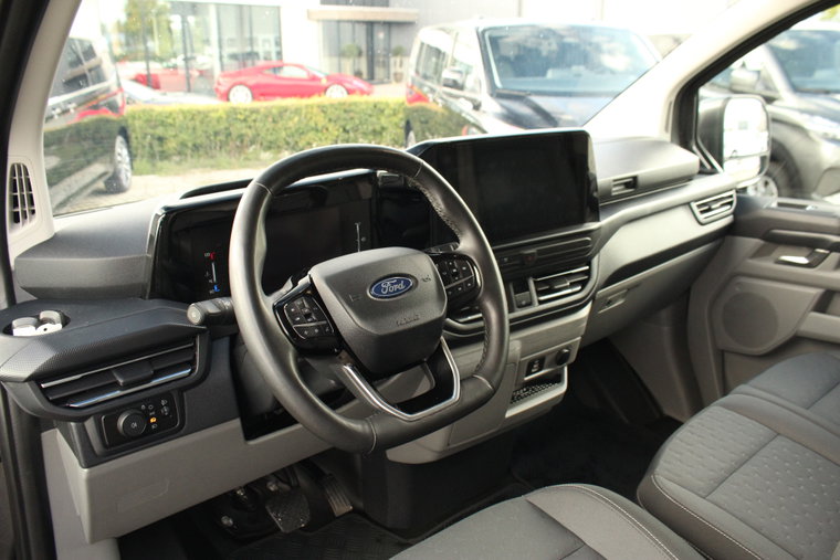 Vehicle Image 17