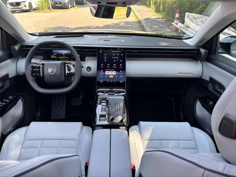 Vehicle Image 17