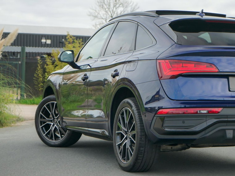 Vehicle Image 15