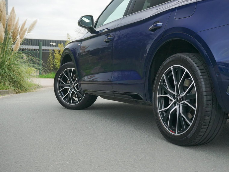 Vehicle Image 16