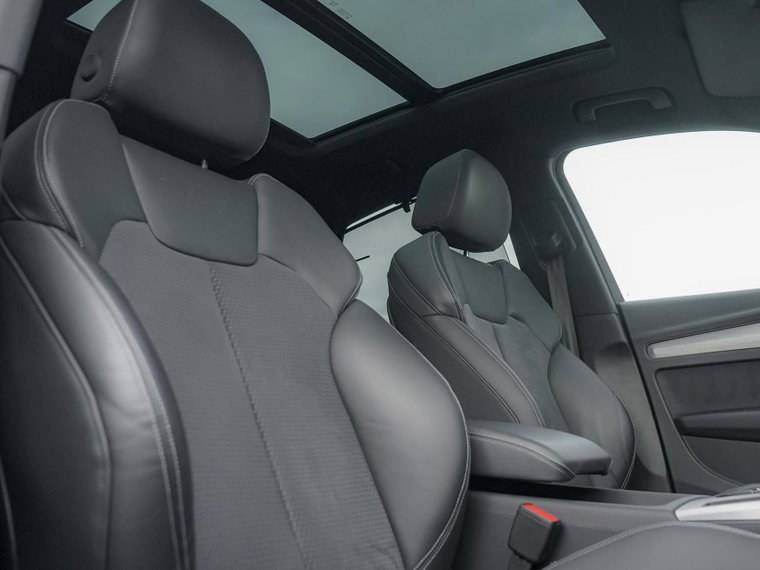 Vehicle Image 21