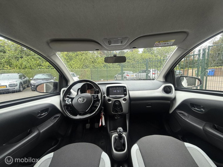 Vehicle Image 12