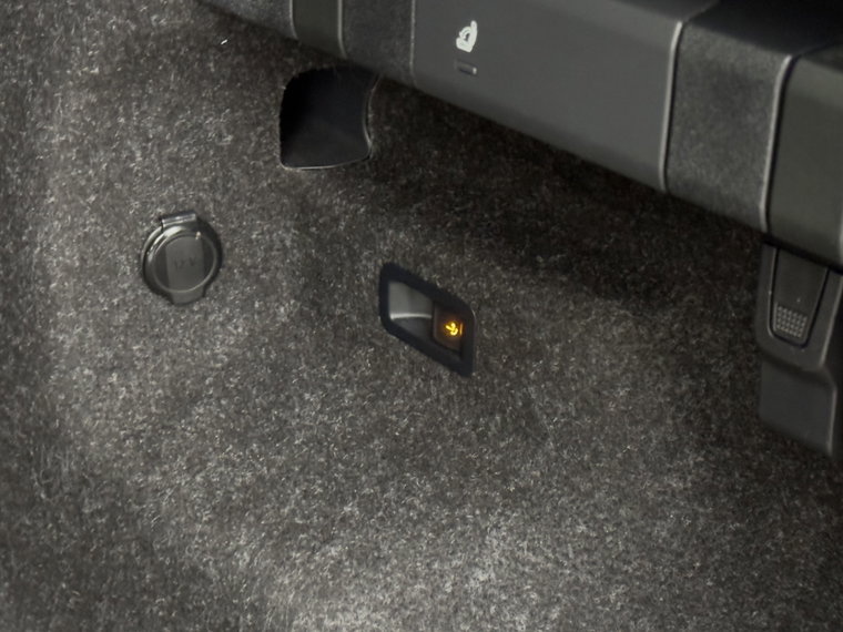 Vehicle Image 23