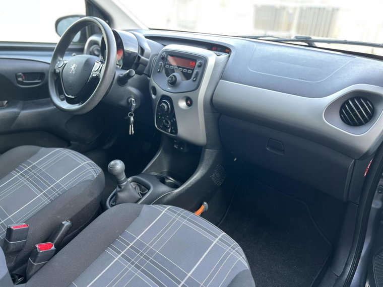 Vehicle Image 19
