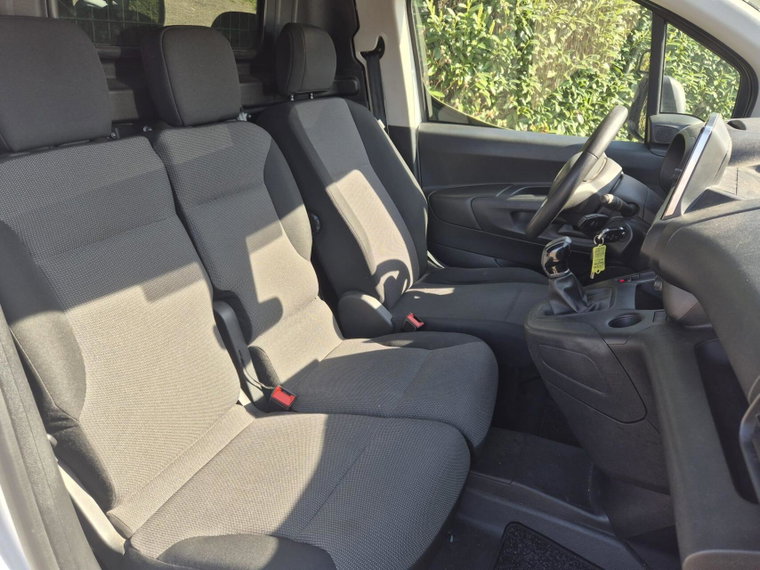 Vehicle Image 15
