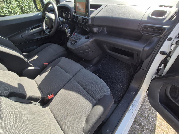 Vehicle Image 17