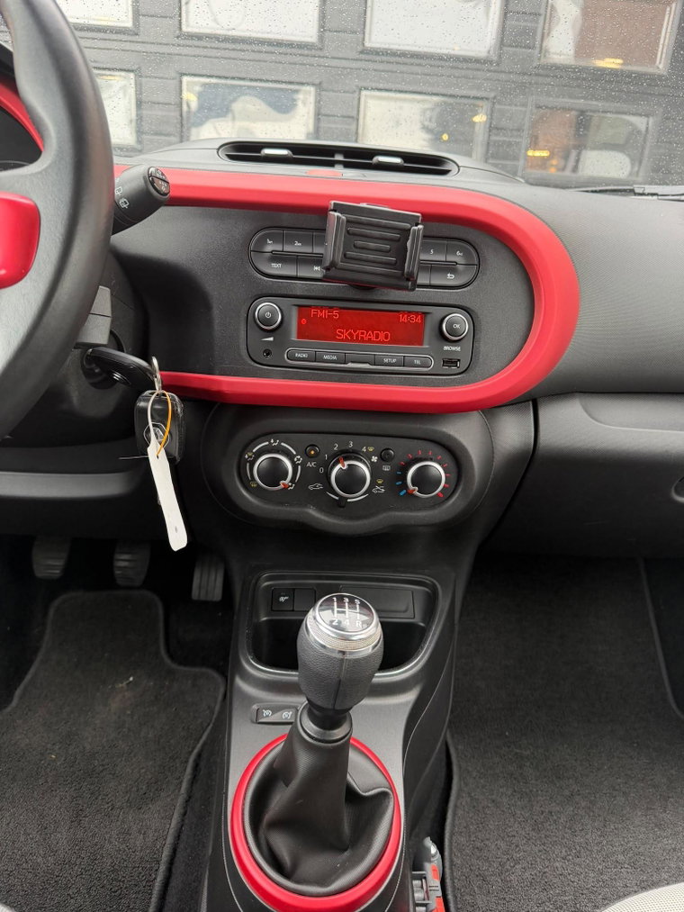 Vehicle Image 23