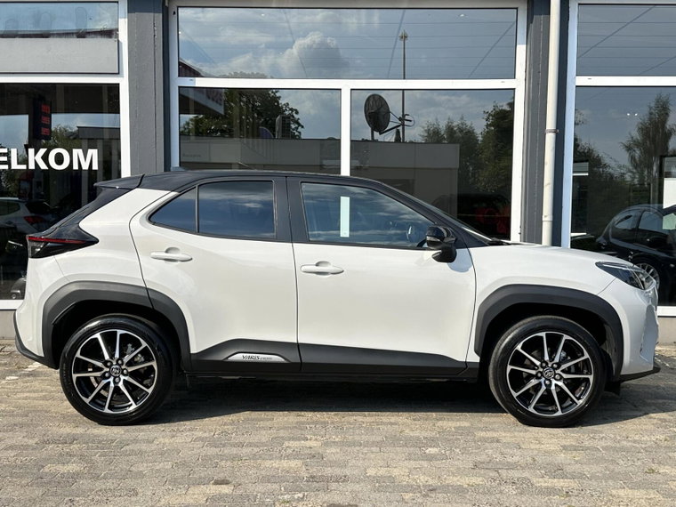 Vehicle Image 6
