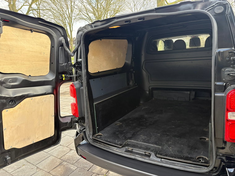 Vehicle Image 32