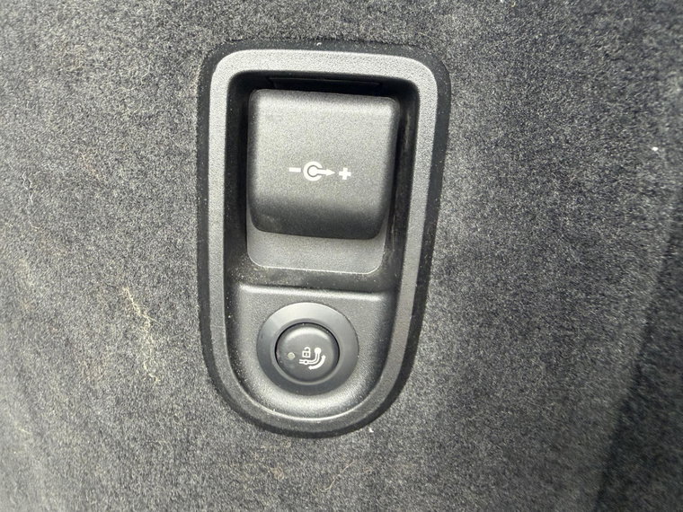 Vehicle Image 38