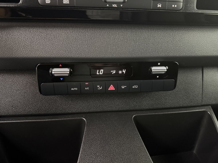 Vehicle Image 27