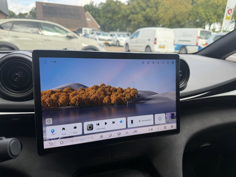 Vehicle Image 17