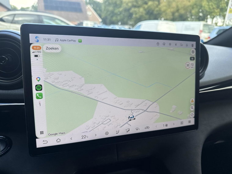 Vehicle Image 25