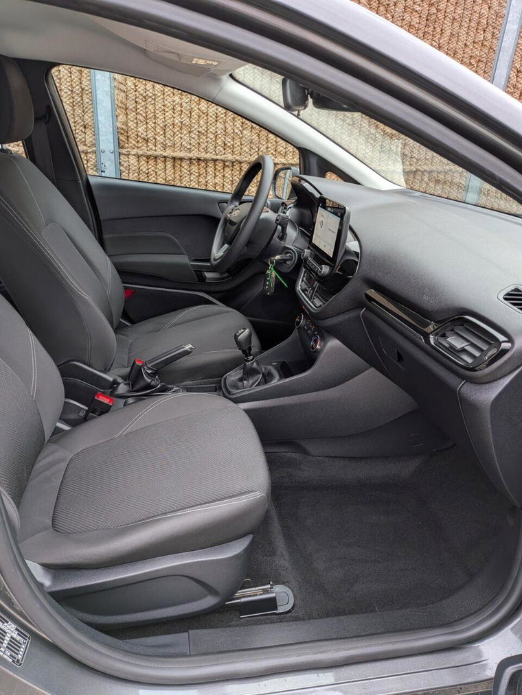 Vehicle Image 6