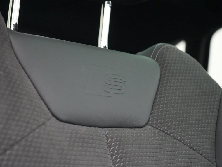 Vehicle Image 40