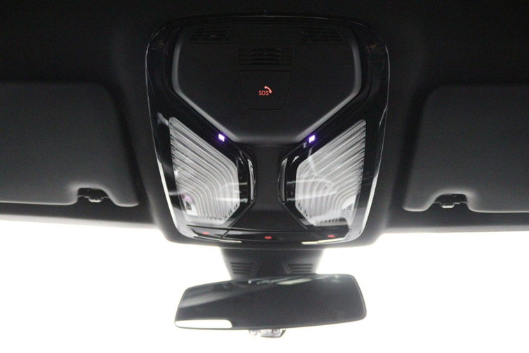 Vehicle Image 38