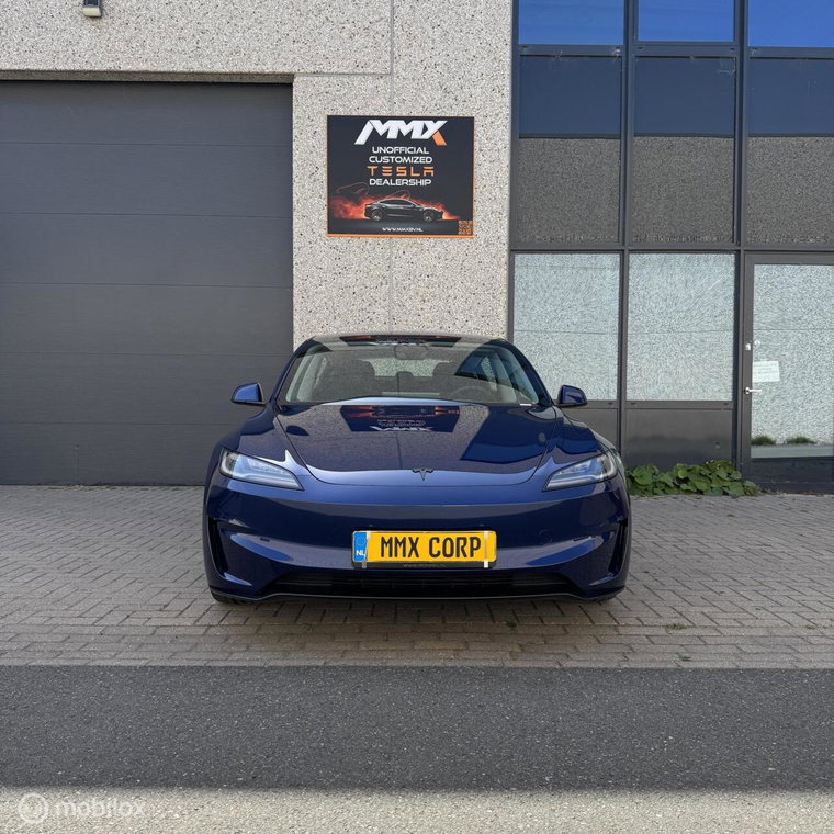 Vehicle Image 4