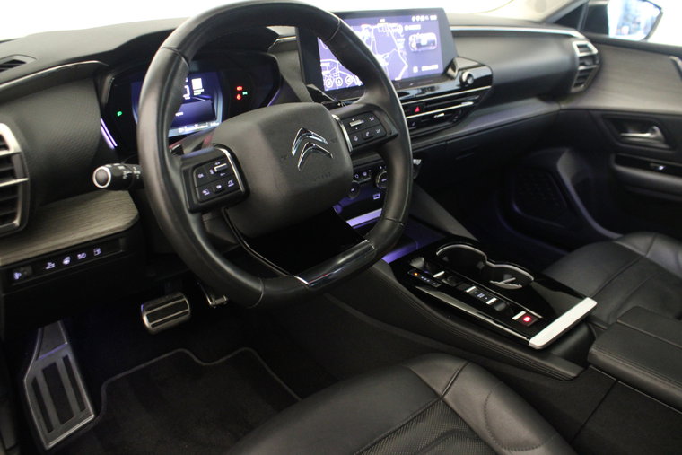 Vehicle Image 14