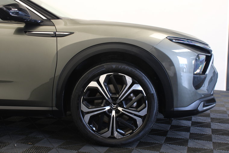 Vehicle Image 10