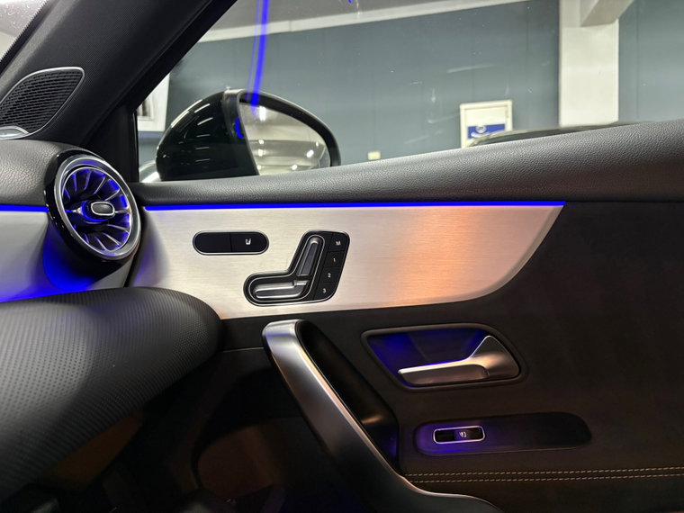 Vehicle Image 37