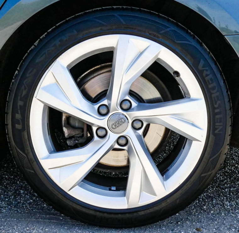 Vehicle Image 32