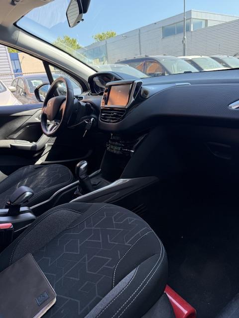 Vehicle Image 15