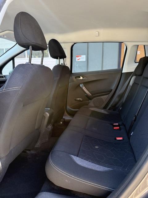 Vehicle Image 22