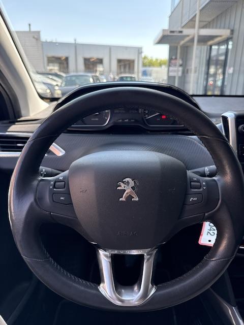 Vehicle Image 25