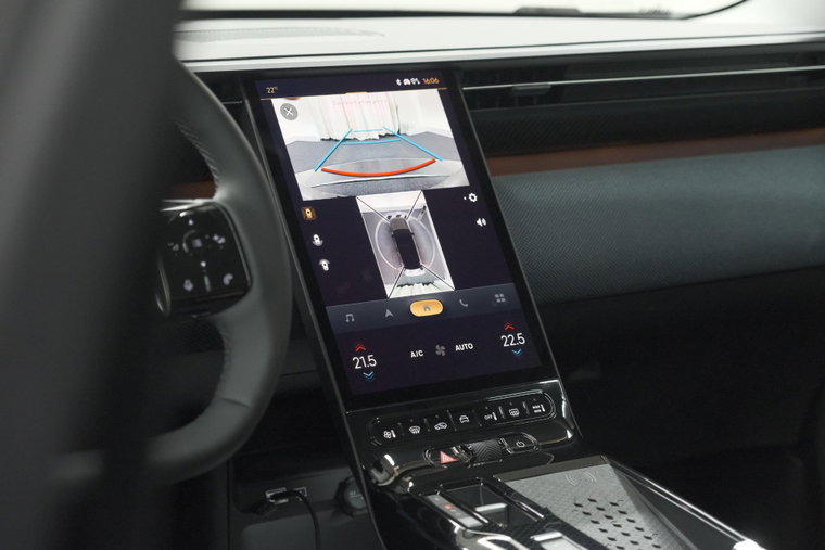 Vehicle Image 13