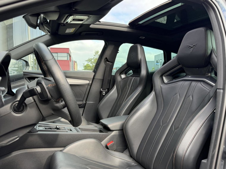 Vehicle Image 12