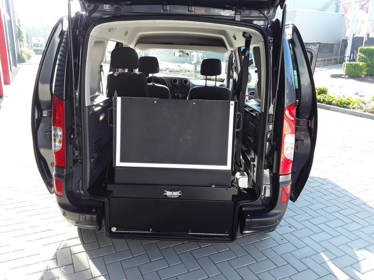 Vehicle Image 14