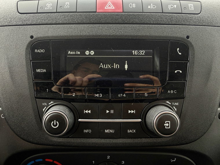 Vehicle Image 19