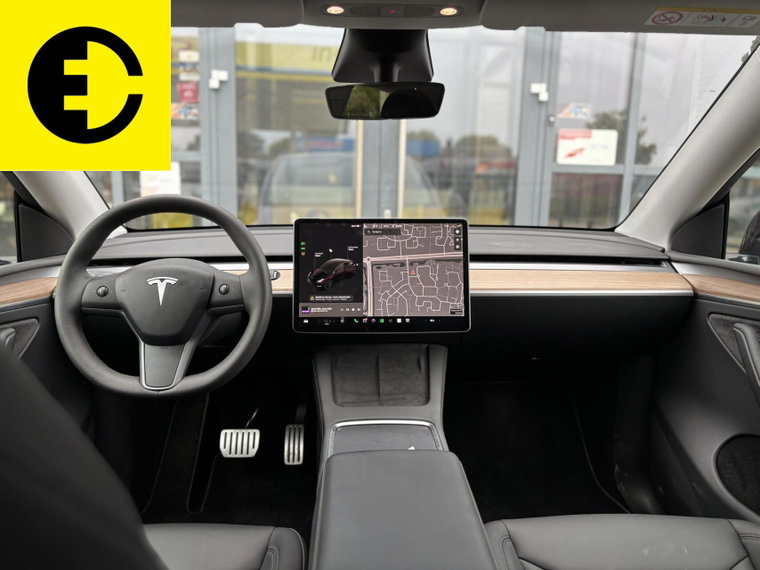 Vehicle Image 21