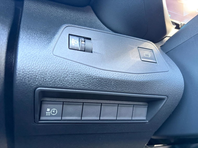 Vehicle Image 29