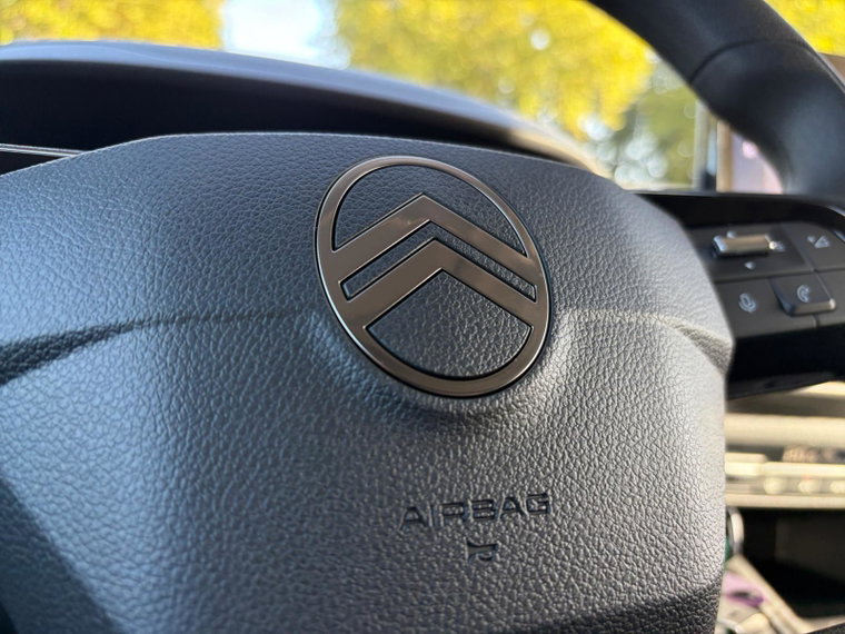 Vehicle Image 32