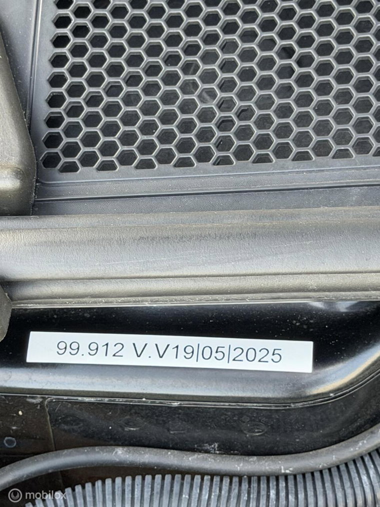 Vehicle Image 26