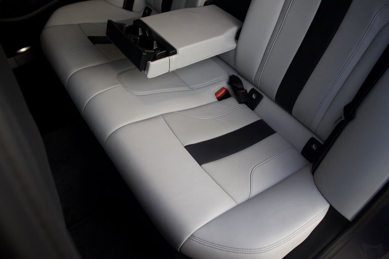 Vehicle Image 36