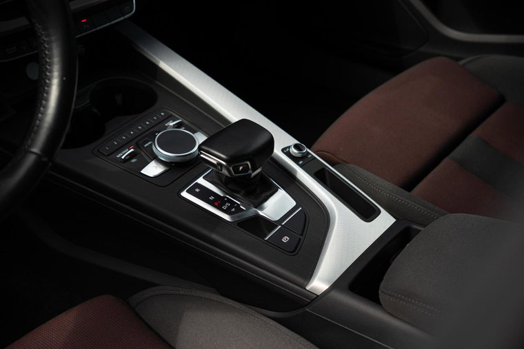 Vehicle Image 13