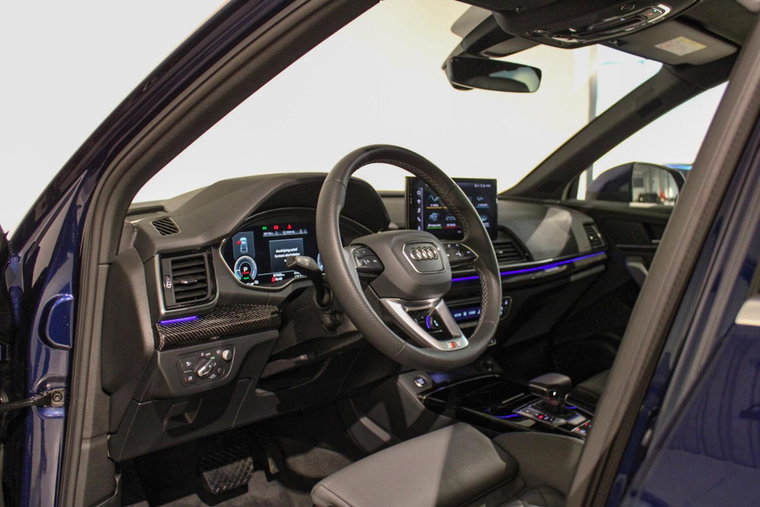 Vehicle Image 8