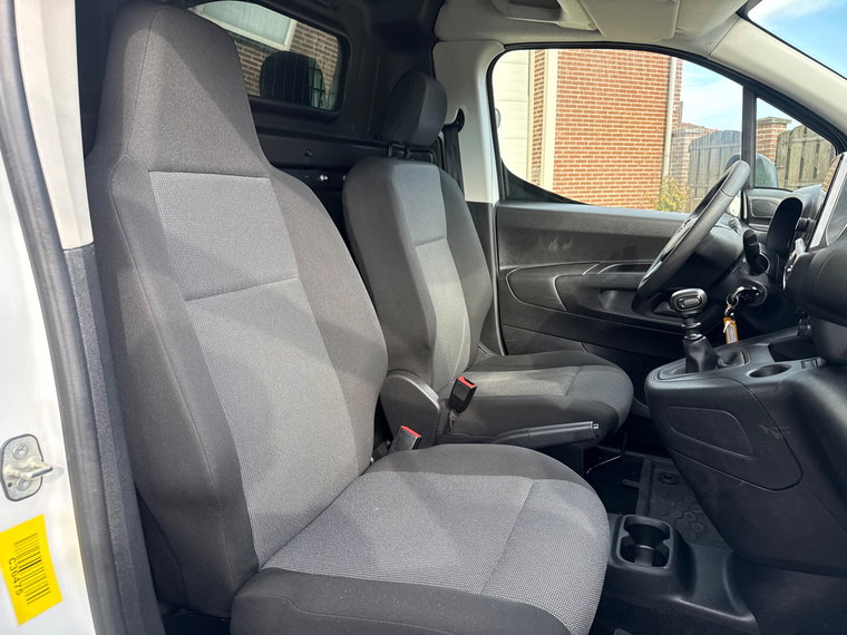 Vehicle Image 18