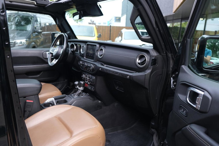 Vehicle Image 23