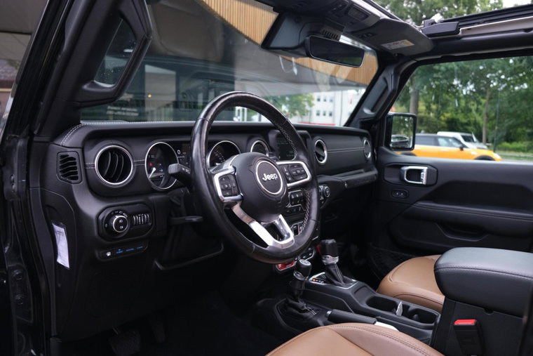 Vehicle Image 38