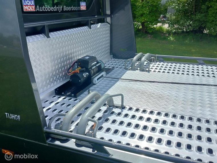 Vehicle Image 11