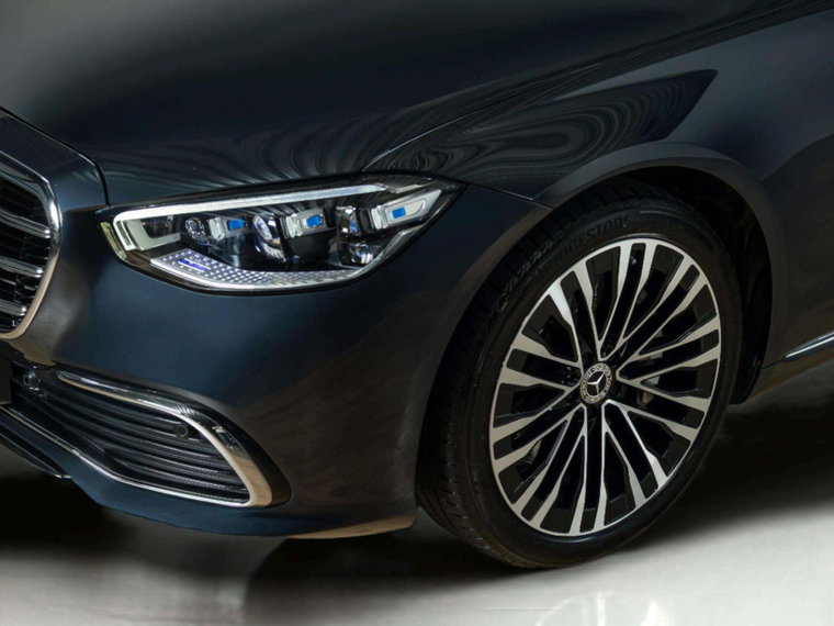 Vehicle Image 9