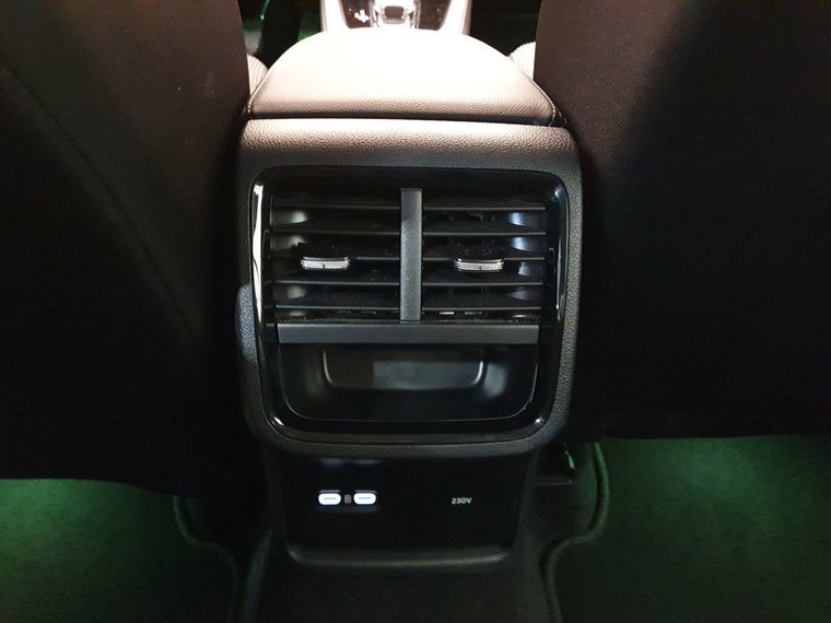 Vehicle Image 28