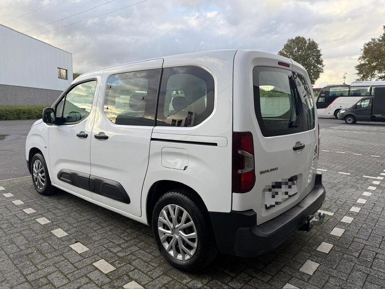 Vehicle Image 12