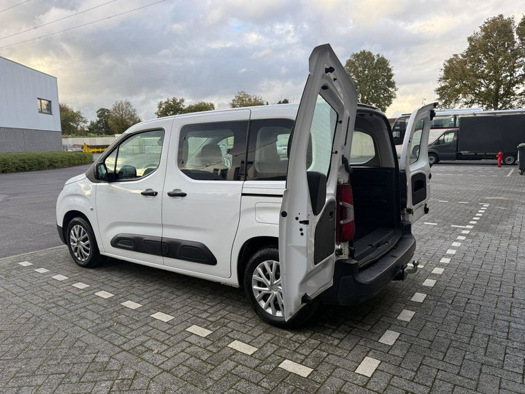 Vehicle Image 13