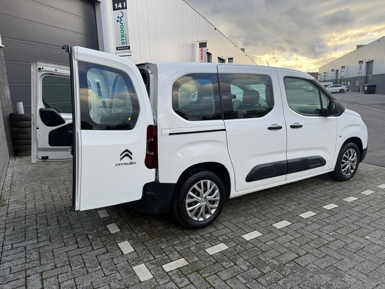 Vehicle Image 16
