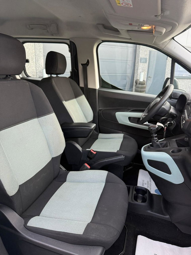 Vehicle Image 21