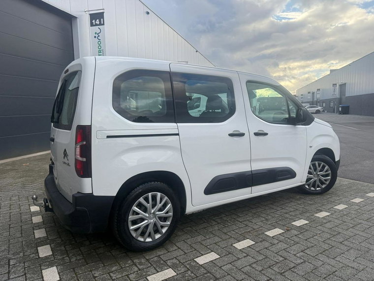 Vehicle Image 4